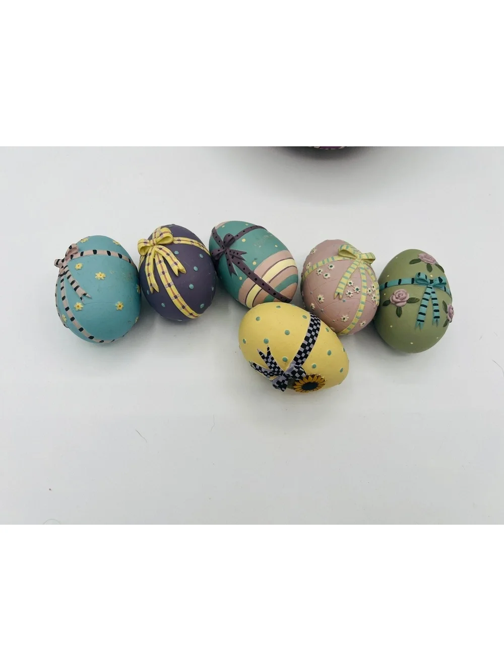 2005 Jim Shore Springtime Surprises Easter Basket with Decorative Eggs